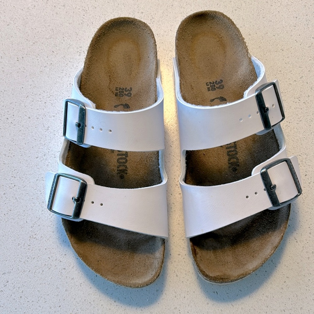 Birkenstock Arizona women’s 39 (8-8.5 U.S.) bright white